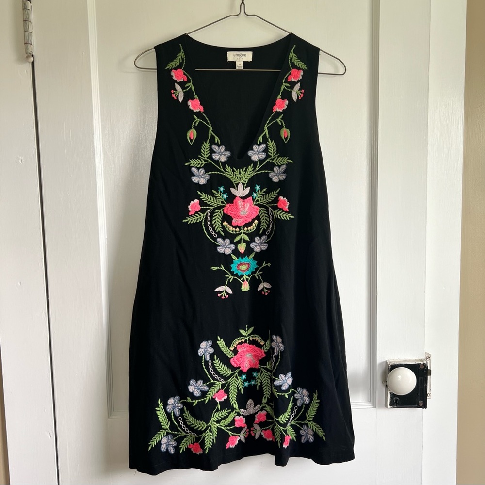Gently used sz M dress.